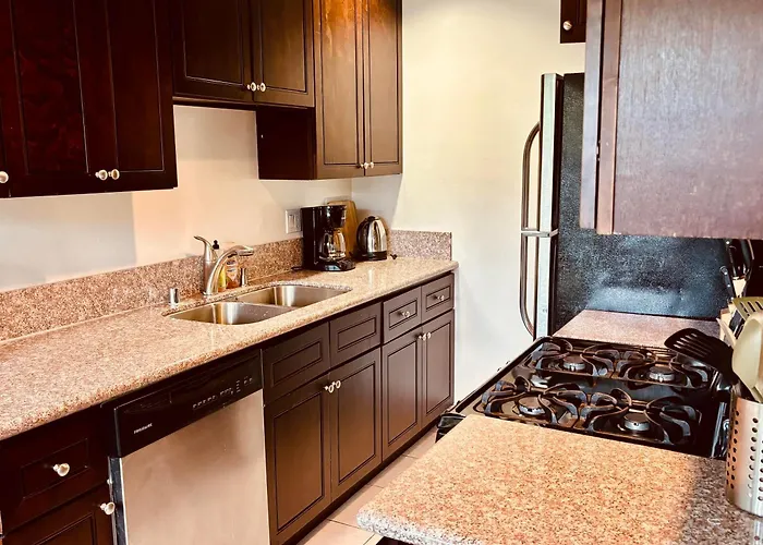 Centrally Located 2 Bed Ucla Apartment