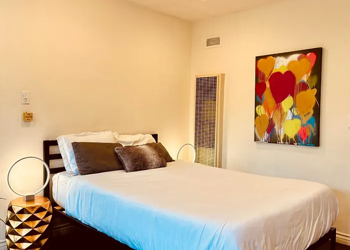 Centrally Located 2 Bed Ucla Apartment