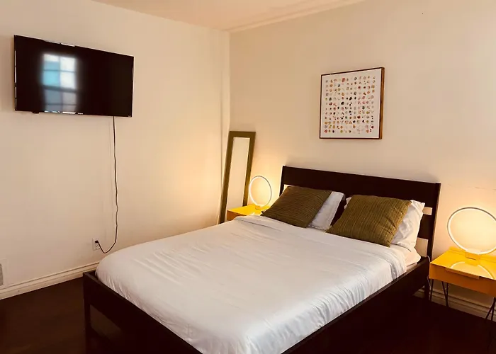 Centrally Located 2 Bed Ucla Apartment